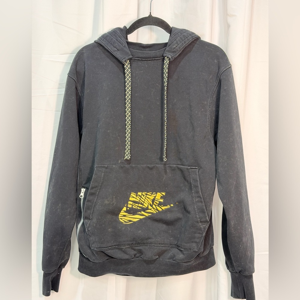 Nike Men's Black Hoodie with Yellow Streetwear, Gorpcore